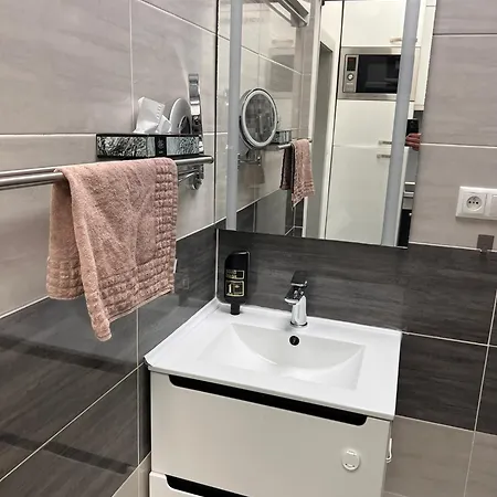 Apartment Centrum Leyla 8 *