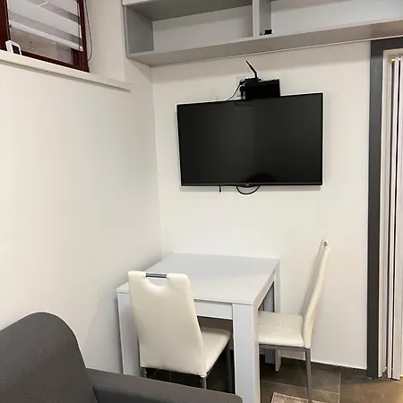Apartment Centrum Leyla 8