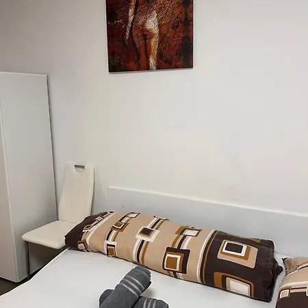 Apartment Centrum Leyla 8 *